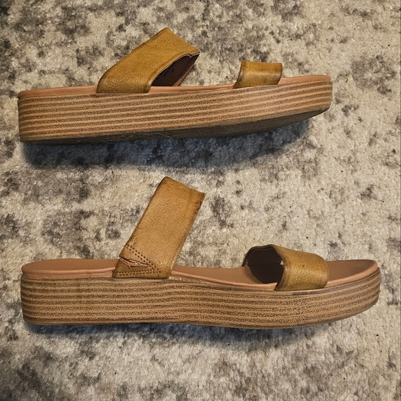 Madden Girl "Alie" Cognac Tan Light Brown Wood Platform Strappy Slides Sandals - Picture 4 of 14